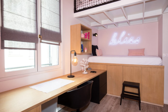 bedroom layout for a teenage girl