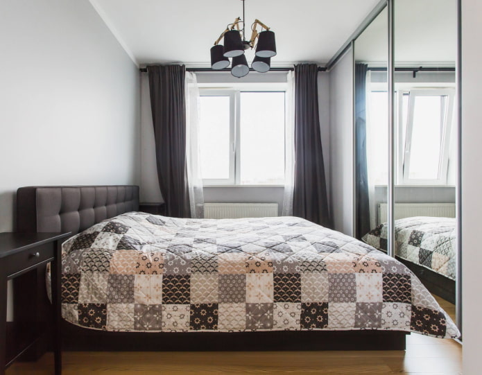 Mirrored cabinet opposite the bed