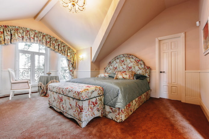 color scheme of the attic bedroom