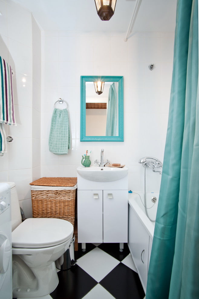 Turquoise accents in the bathroom