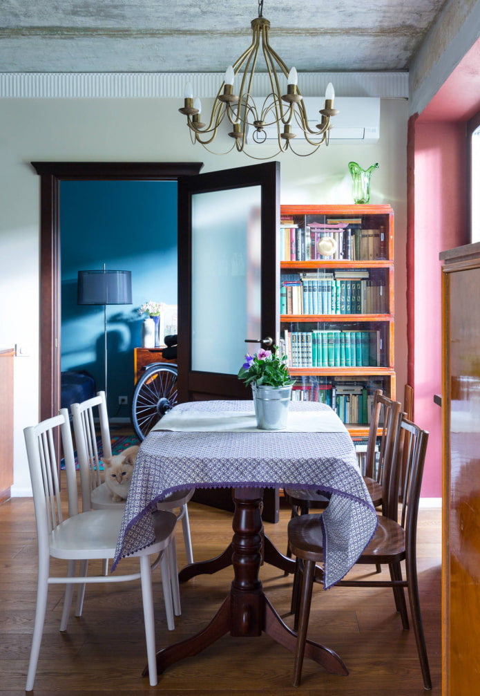 Passage to the bedroom