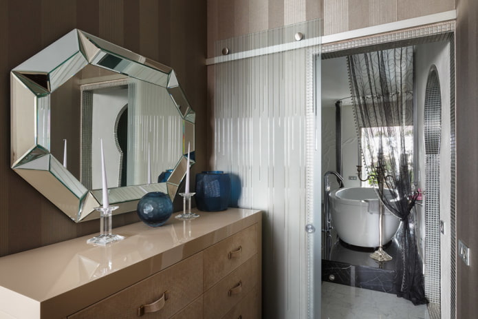 Multifaceted mirror in the hall