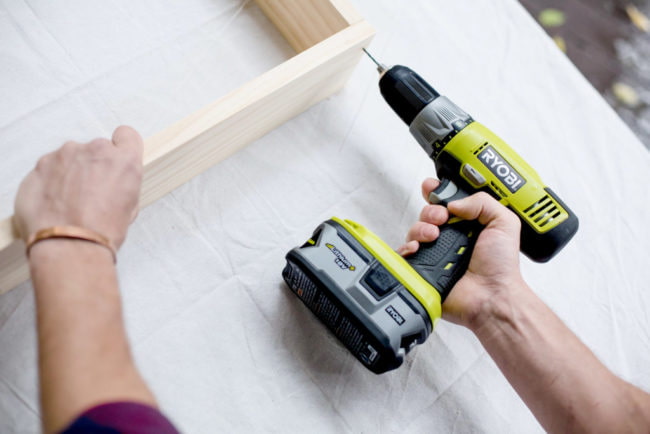 We fasten the frame We fasten the frame