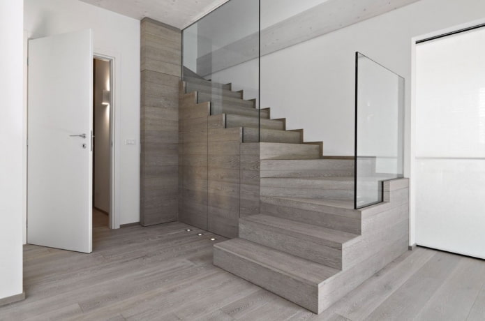 colors of stairs in the interior of the house