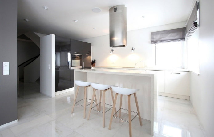 Tiled floor in the kitchen