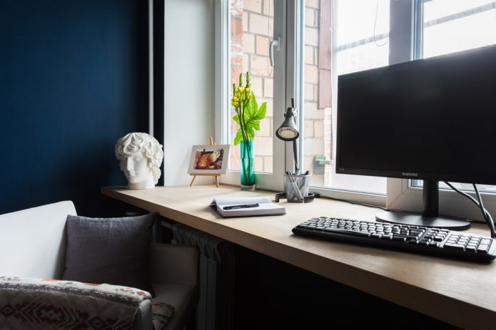 Plaster head on the windowsill