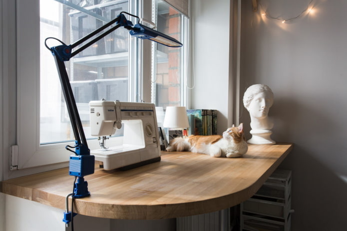 needlewoman's workplace needlewoman's workplace