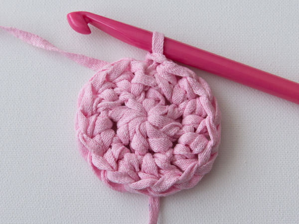 We knit loops in a circle We knit loops in a circle