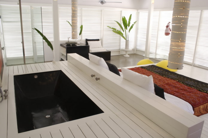 Unusual bathtub in the floor Unusual bathtub in the floor