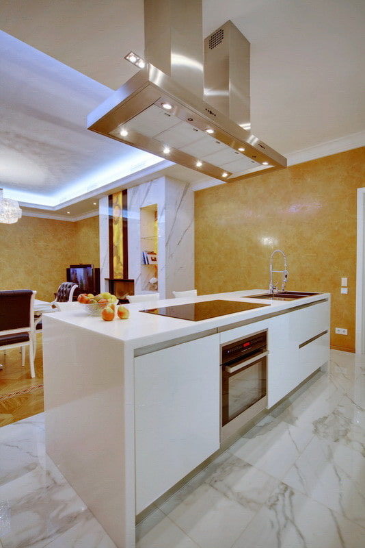 island with a hob in the interior of the kitchen