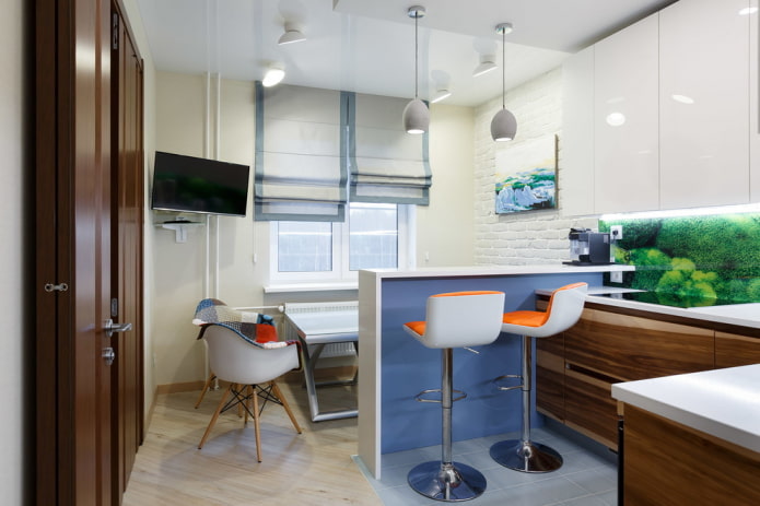 arrangement of furniture in the interior of a small kitchen