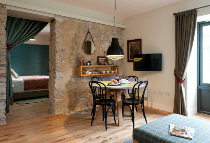 Dining area with lamp