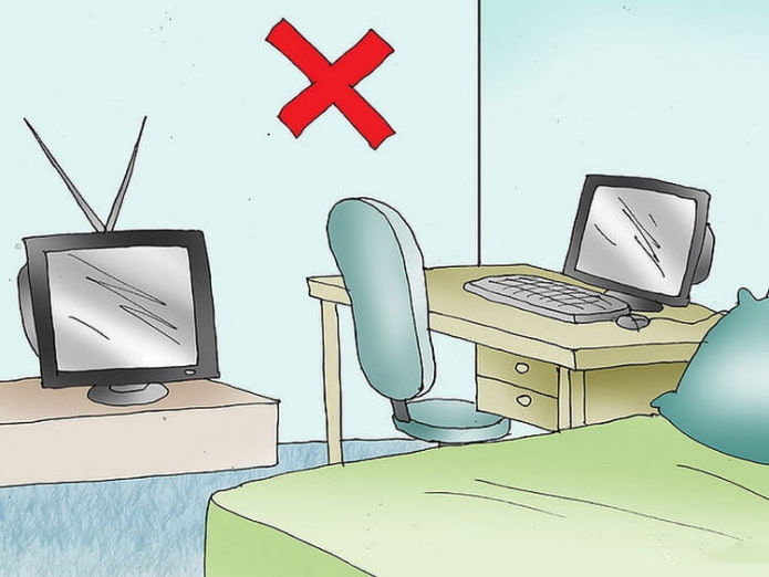 TV and computer in the bedroom in Feng Shui