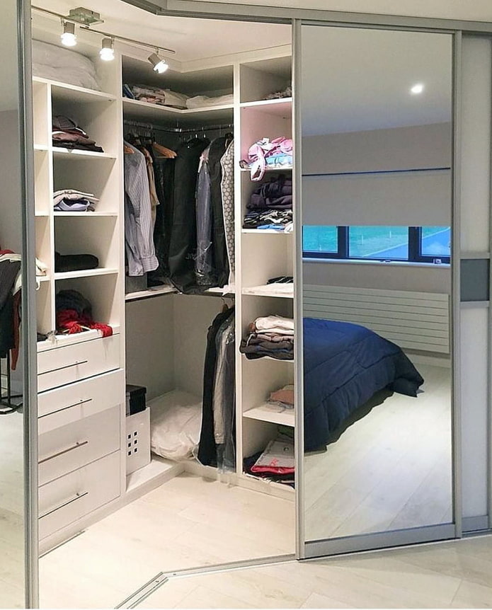 Wardrobe closet