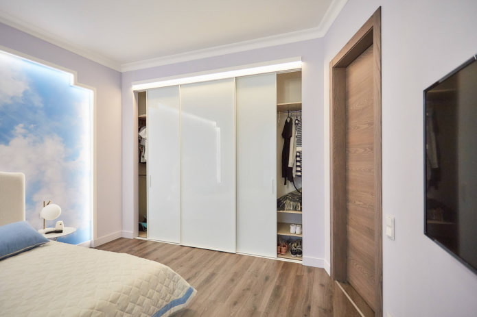 Wardrobe with three doors