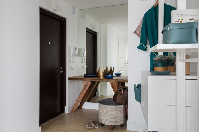 layout of a small hallway