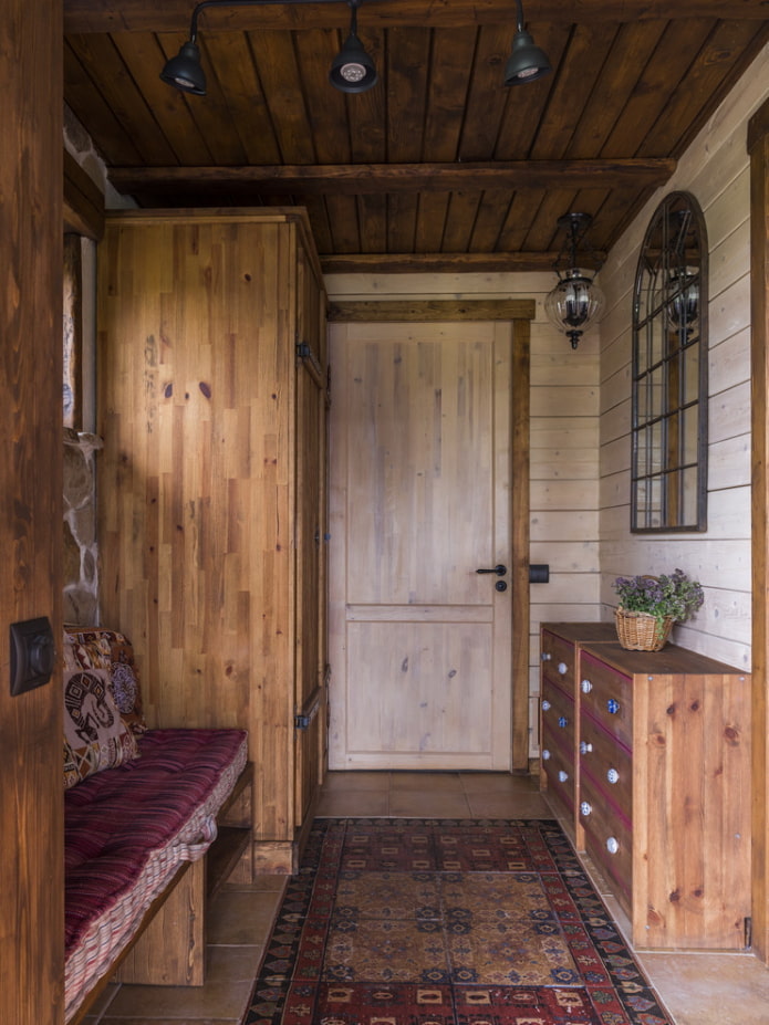 small hallway in the interior of the house