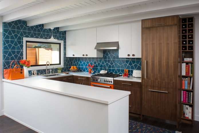 Unusual tiles on the apron Unusual tiles on the apron