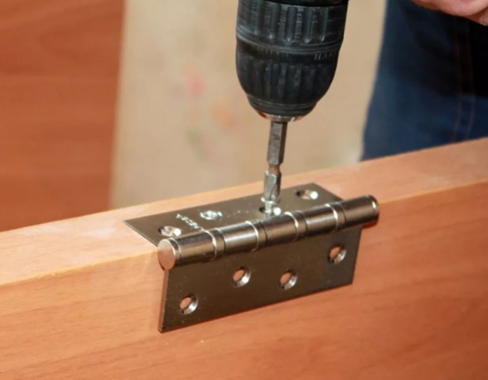 Installation of hinges Installation of hinges