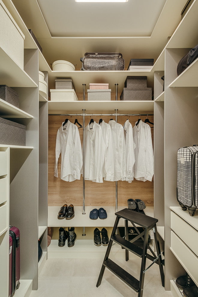 interior arrangement of the wardrobe