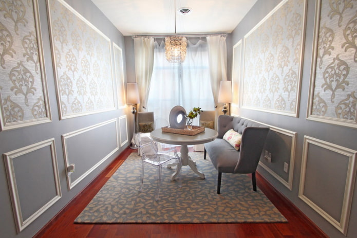 placement of wall moldings in the interior