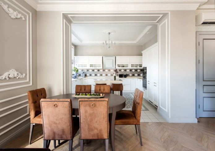 wall moldings in the interior of the kitchen