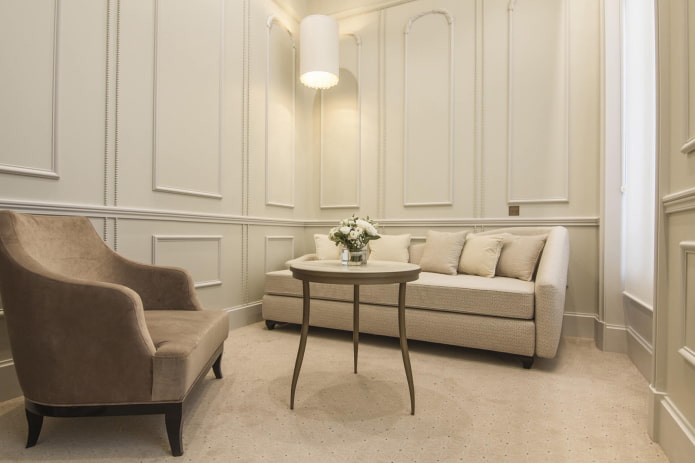 wall moldings in the interior of the living room