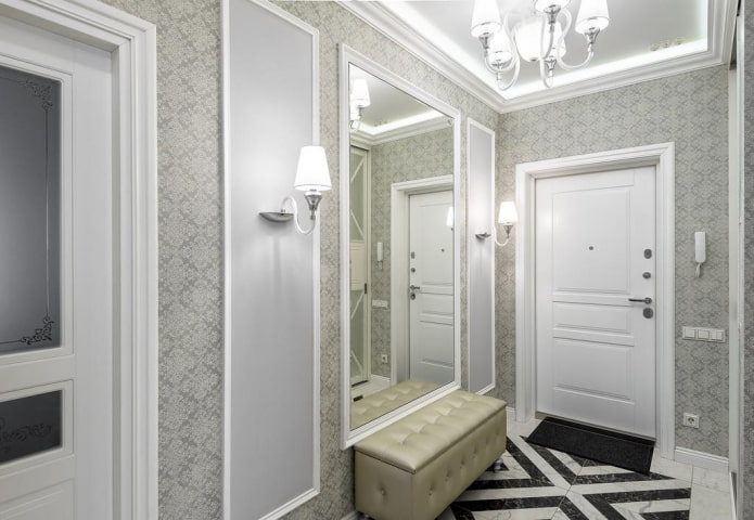 wall moldings in the interior of the hallway