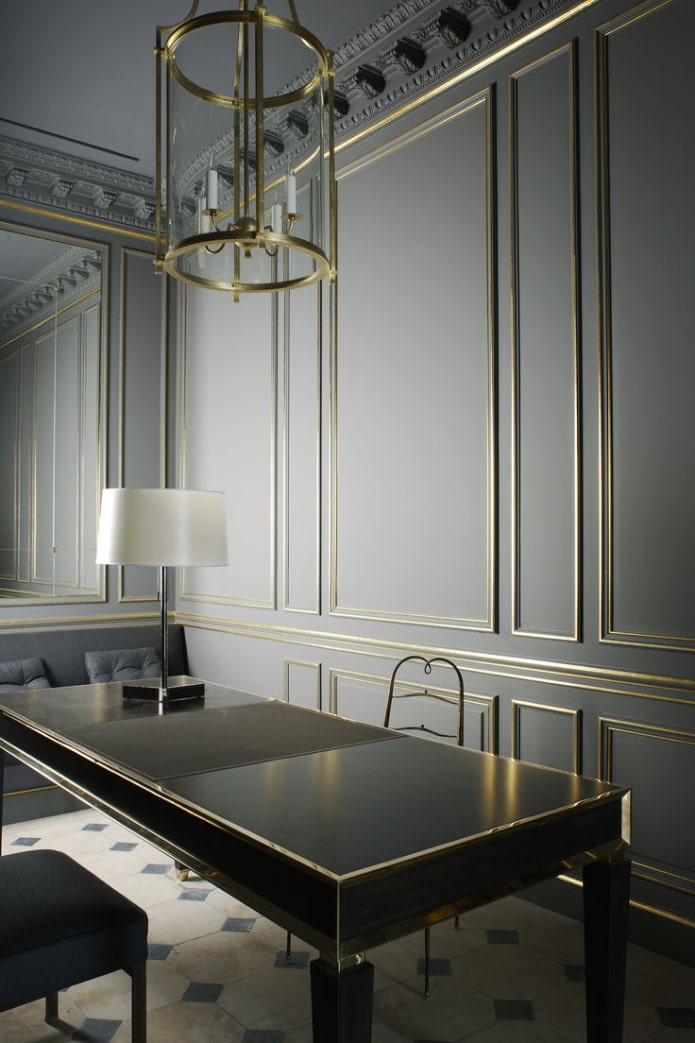 wall moldings in the interior