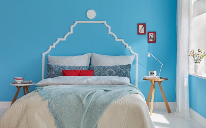 wall moldings in the interior