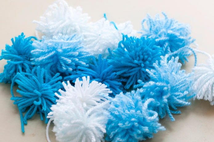 Making pompons Making pompons