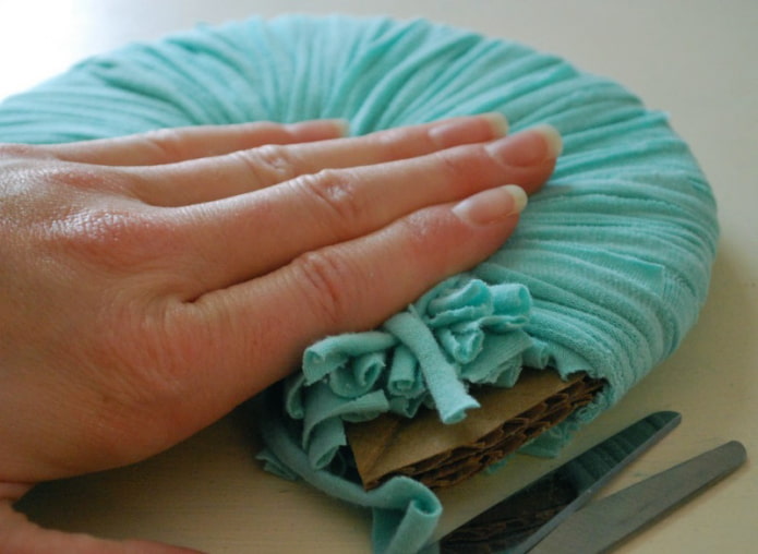 Cutting the threads Cutting the threads