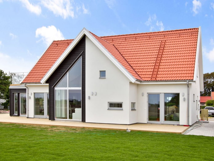 finishing the roof of the house in the Scandinavian style