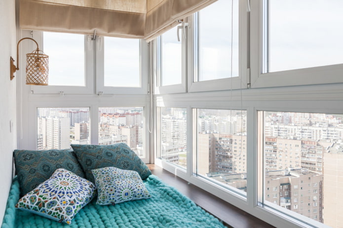 loggia in Mediterranean style loggia in Mediterranean style