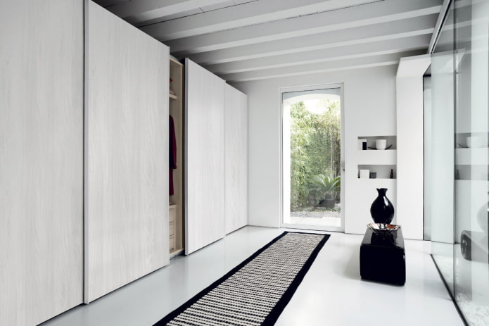 Light wardrobe in the hall Light wardrobe in the hall