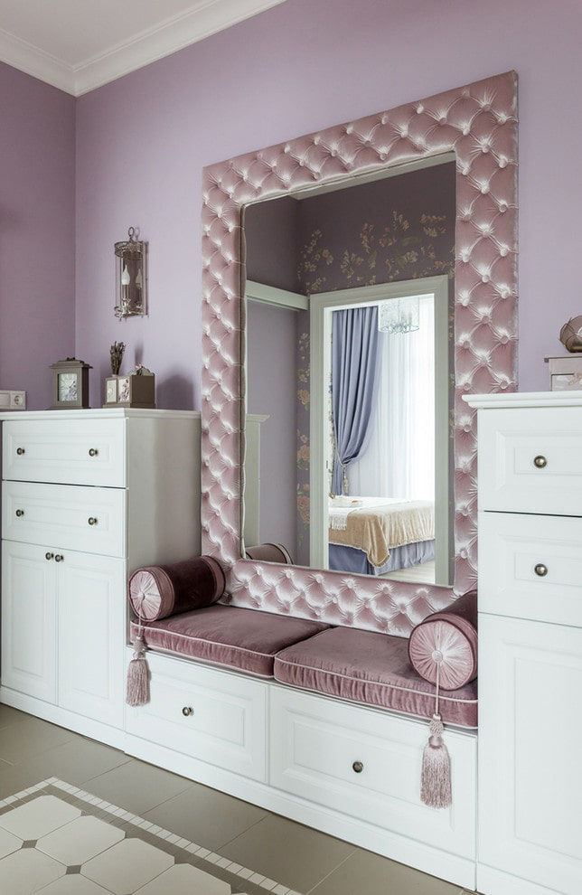 chest of drawers with a bench in the interior of the corridor