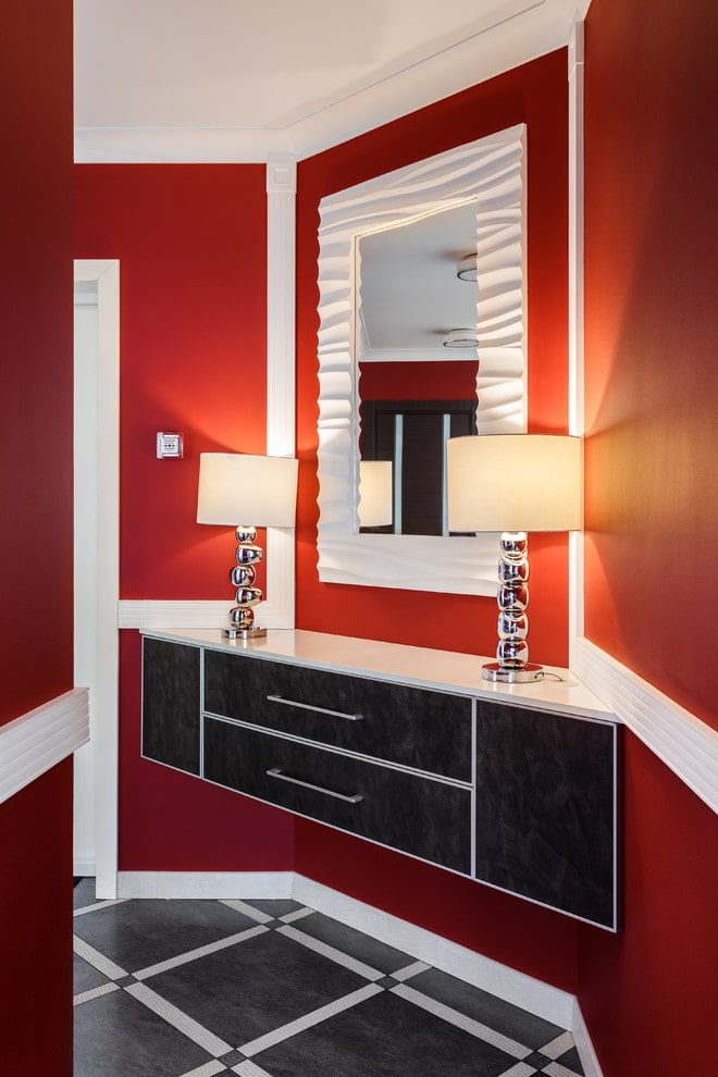 chest of drawers design in the interior of the corridor