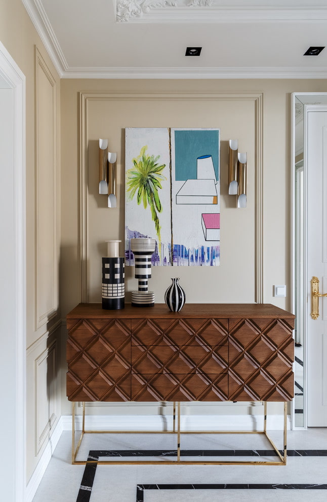 chest of drawers design in the interior of the corridor