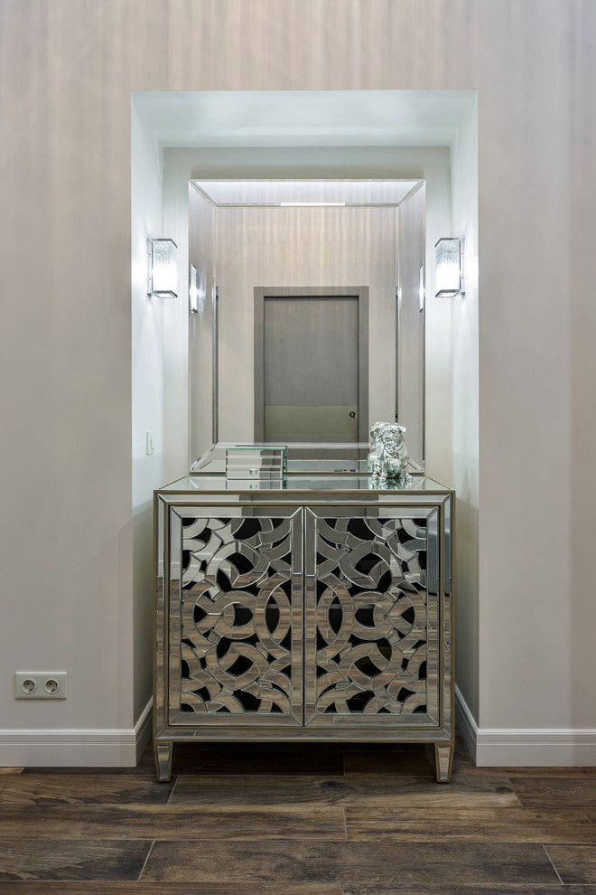 chest of drawers design in the interior of the corridor