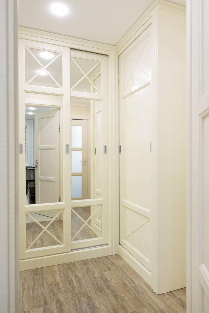 Beige corner in the hallway