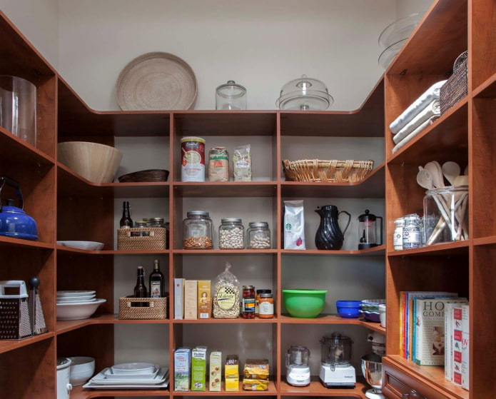 U-shaped placement of shelves U-shaped placement of shelves