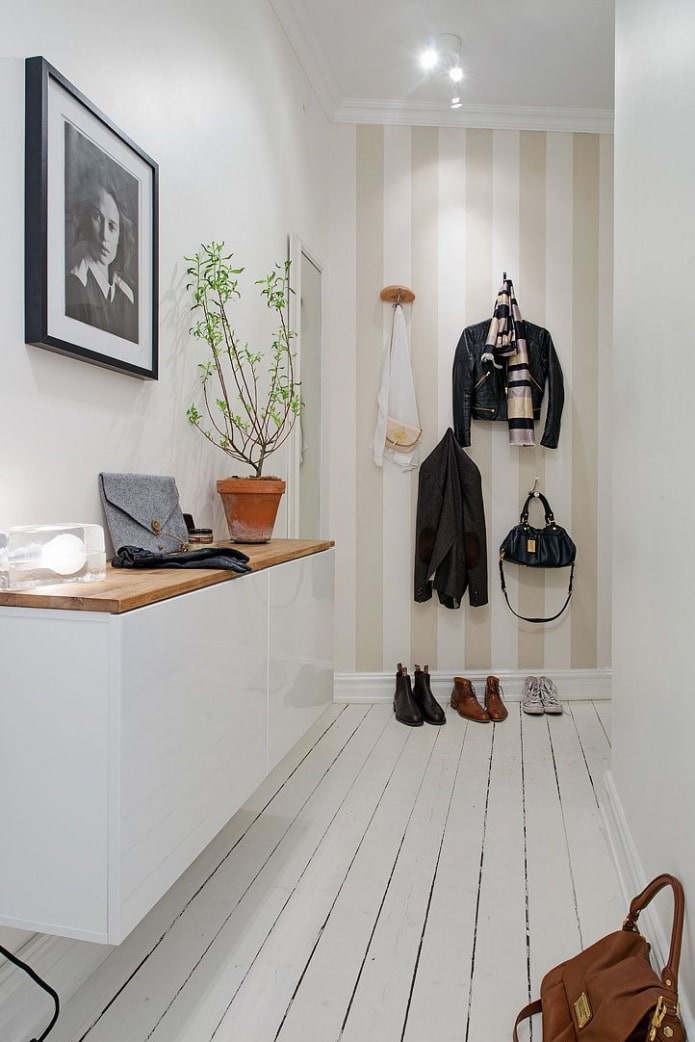 decor and lighting in the corridor in the Scandinavian style