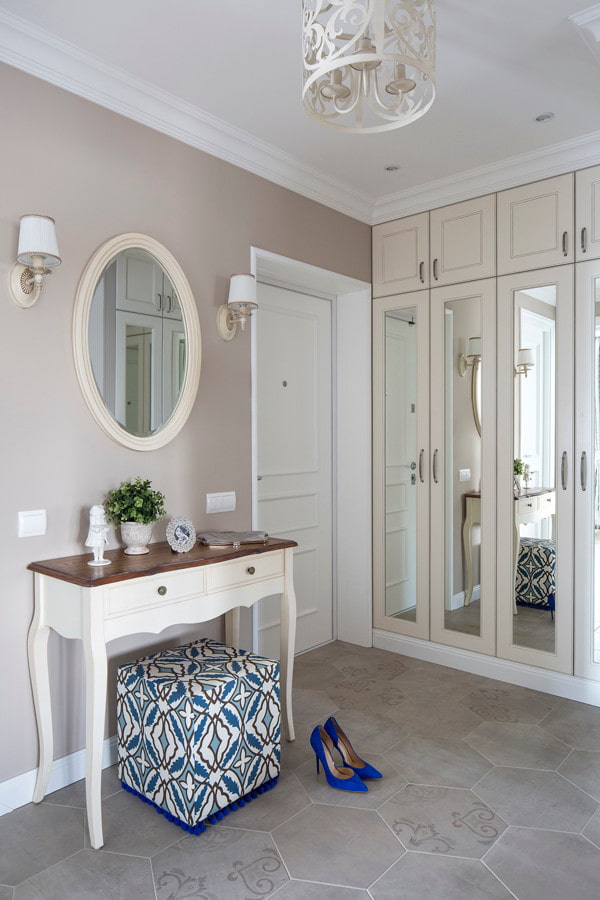 furnishings in the interior of the corridor in the Provence style