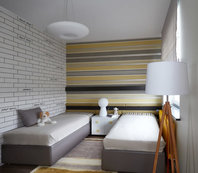 Wallpaper with horizontal stripes in the nursery
