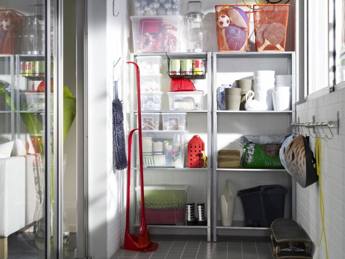 pantry in the interior of the balcony