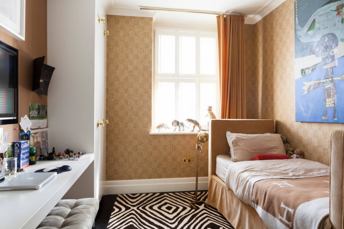 Bed, wardrobe and table