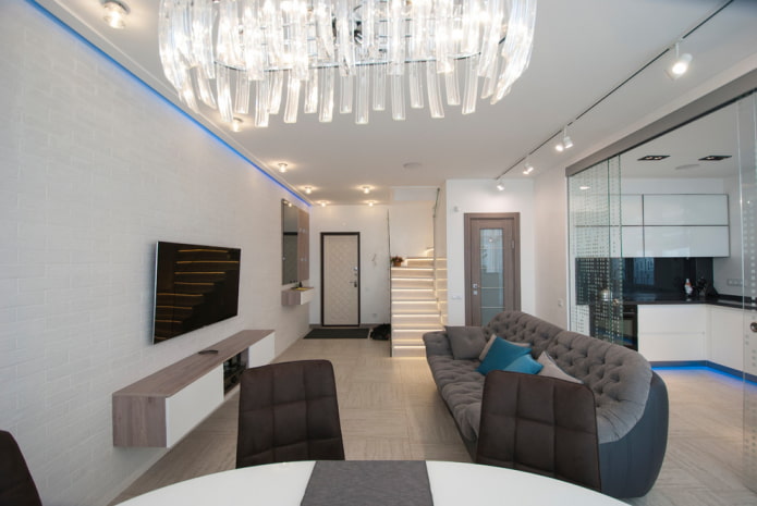 the interior of the walk-through living room 18 squares