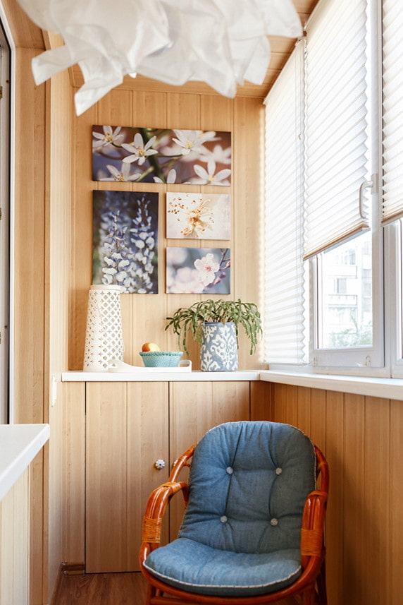 curtains and decor on the balcony in the Khrushchev apartment