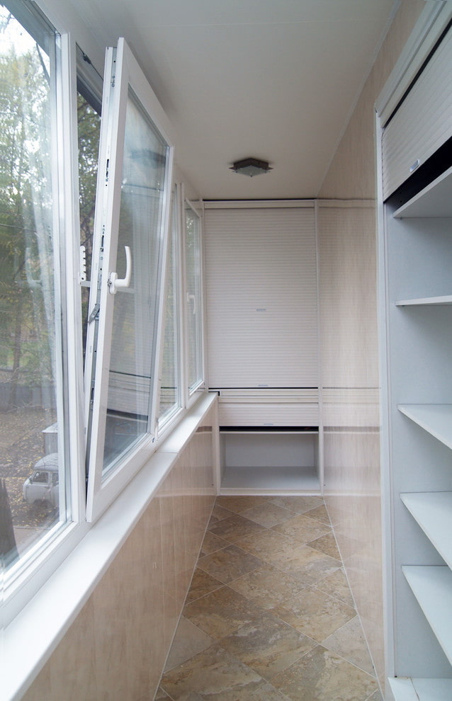 glazing of the balcony in the Khrushchev apartment