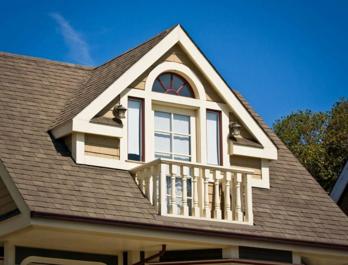 the location of the balcony in the project of the house